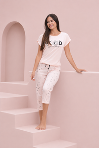 Pijama blusa manga corta rodada y capri