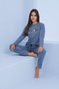 Pijama blusa manga larga y pantalón con puño